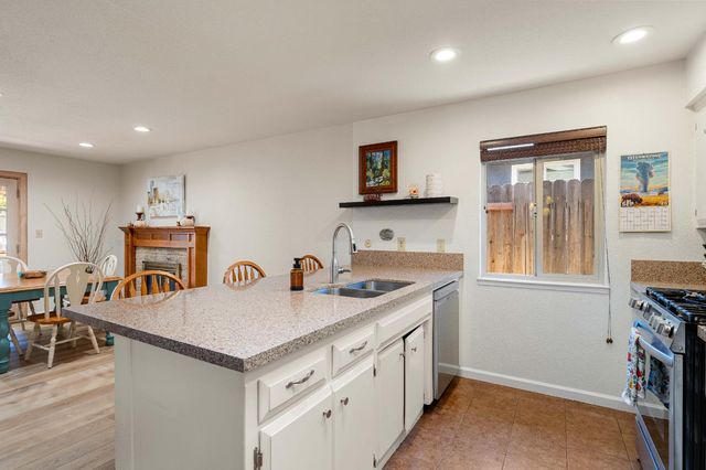 5978 Brooktree Dr, Citrus Heights, CA 95621