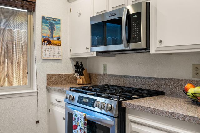 5978 Brooktree Dr, Citrus Heights, CA 95621