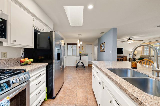 5978 Brooktree Dr, Citrus Heights, CA 95621