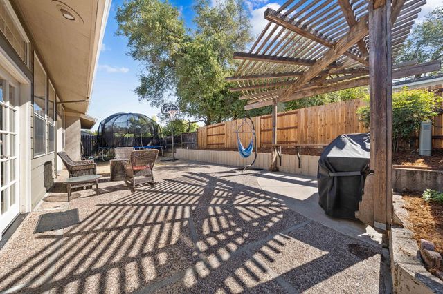 5978 Brooktree Dr, Citrus Heights, CA 95621