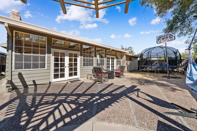 5978 Brooktree Dr, Citrus Heights, CA 95621