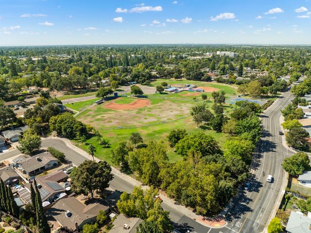 5978 Brooktree Dr, Citrus Heights, CA 95621