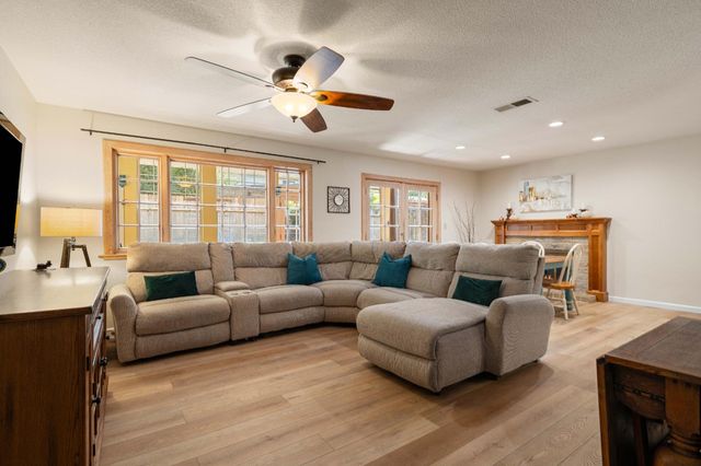 5978 Brooktree Dr, Citrus Heights, CA 95621
