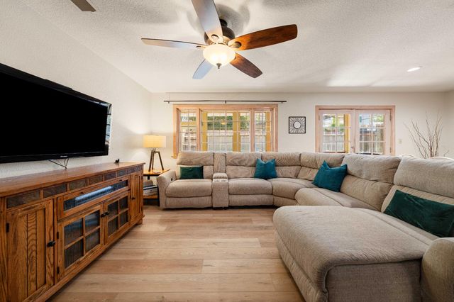 5978 Brooktree Dr, Citrus Heights, CA 95621