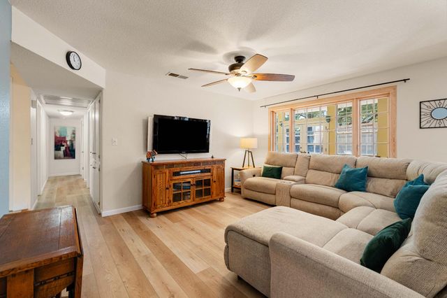 5978 Brooktree Dr, Citrus Heights, CA 95621
