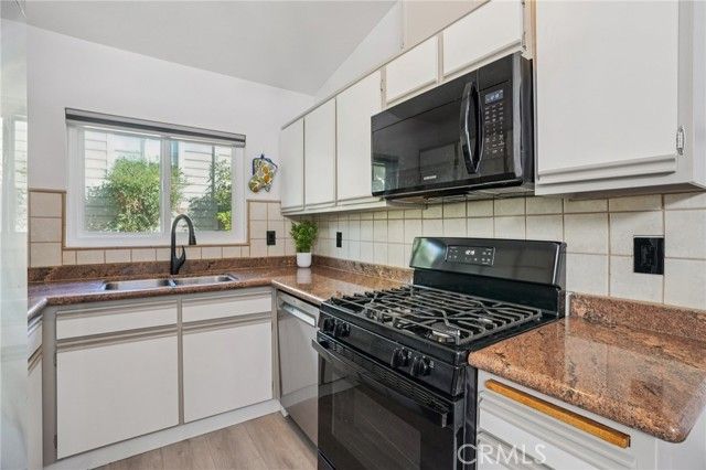 11377 Osborne Place 13, Sylmar (los Angeles), CA 91342