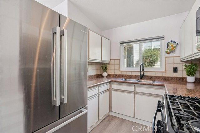 11377 Osborne Place 13, Sylmar (los Angeles), CA 91342