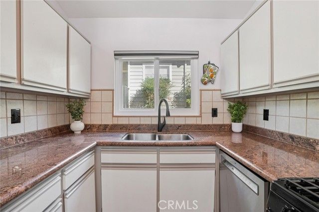 11377 Osborne Place 13, Sylmar (los Angeles), CA 91342