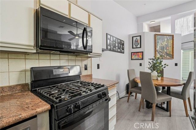 11377 Osborne Place 13, Sylmar (los Angeles), CA 91342