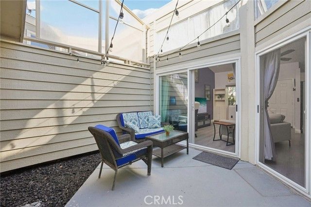 11377 Osborne Place 13, Sylmar (los Angeles), CA 91342