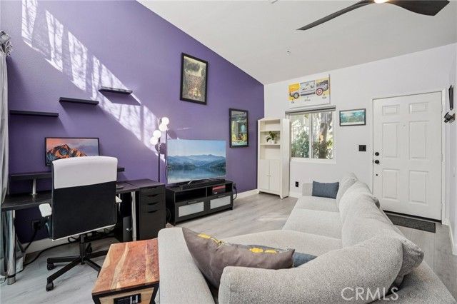 11377 Osborne Place 13, Sylmar (los Angeles), CA 91342