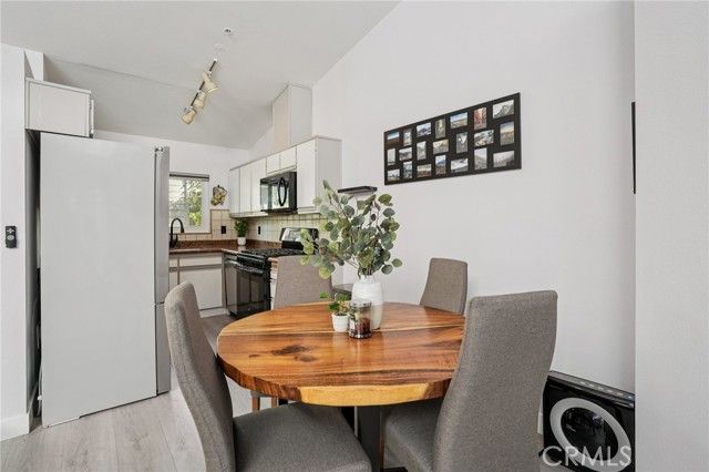 11377 Osborne Place 13, Sylmar (los Angeles), CA 91342