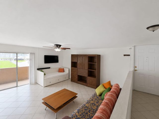 4850 SW 63rd Ter 413, Davie, FL 33314