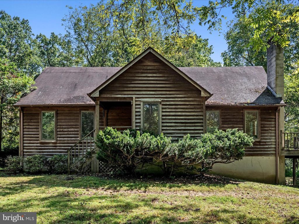 616 CHESTNUT LN, Berryville, VA 22611