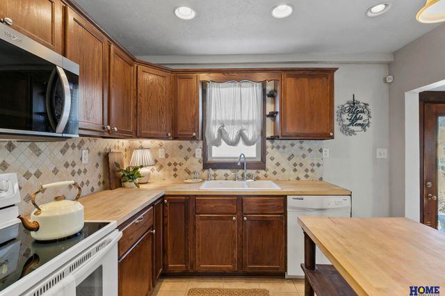 4242 Madison Avenue, Lincoln, NE 68504