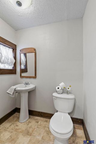 4242 Madison Avenue, Lincoln, NE 68504