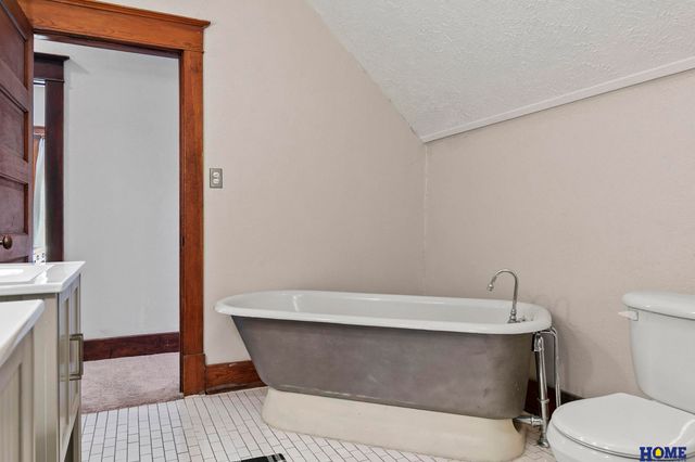 4242 Madison Avenue, Lincoln, NE 68504