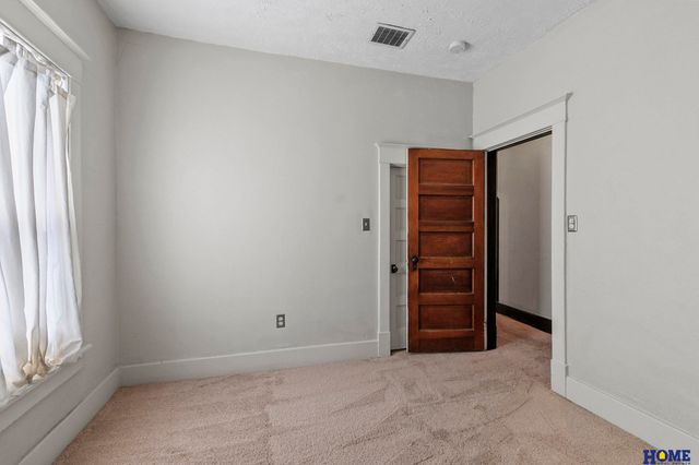 4242 Madison Avenue, Lincoln, NE 68504