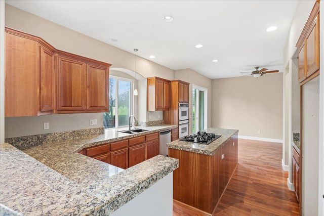 125 Knob Fork Ct, Folsom, CA 95630