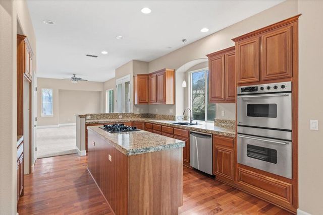 125 Knob Fork Ct, Folsom, CA 95630