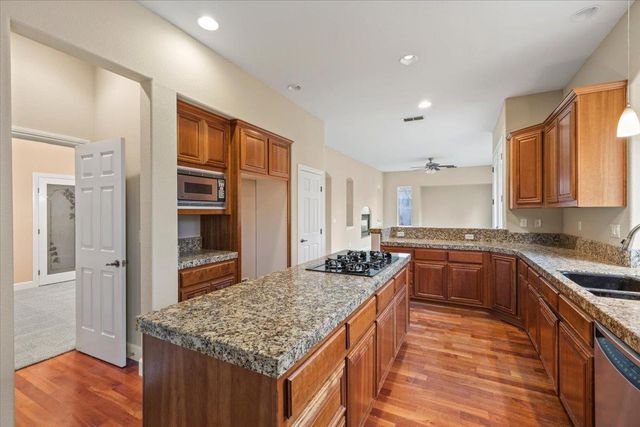 125 Knob Fork Ct, Folsom, CA 95630