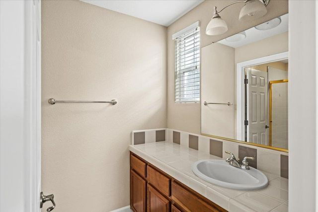 125 Knob Fork Ct, Folsom, CA 95630