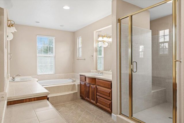 125 Knob Fork Ct, Folsom, CA 95630