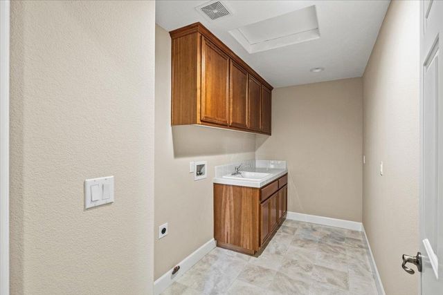 125 Knob Fork Ct, Folsom, CA 95630