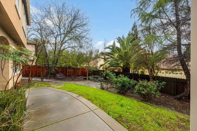 125 Knob Fork Ct, Folsom, CA 95630