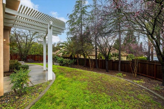 125 Knob Fork Ct, Folsom, CA 95630