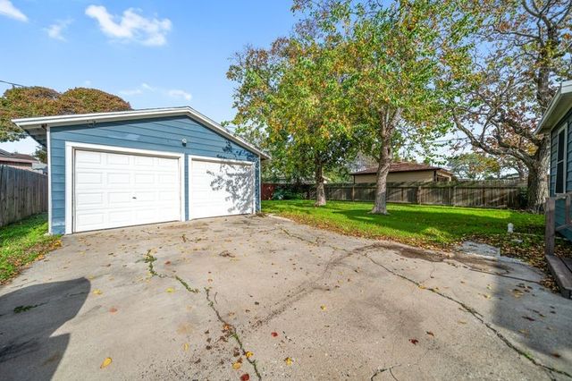 3922 Bradford Dr, Corpus Christi, TX 78415