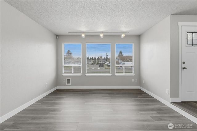 328 Cherry Avenue, Sumner, WA 98390