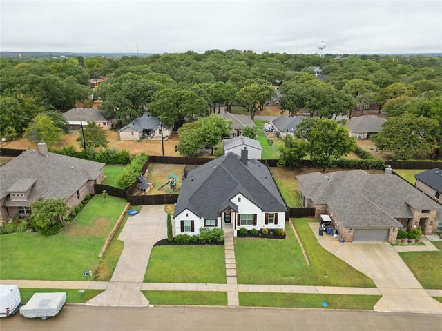 516 Woodland Drive, Azle, TX 76020