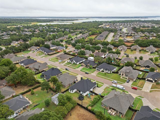 516 Woodland Drive, Azle, TX 76020