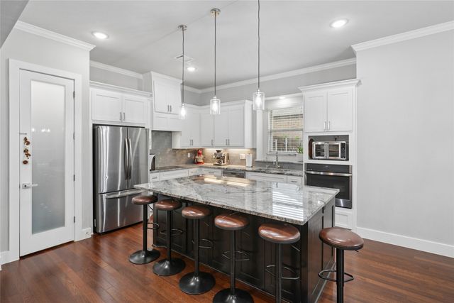 516 Woodland Drive, Azle, TX 76020