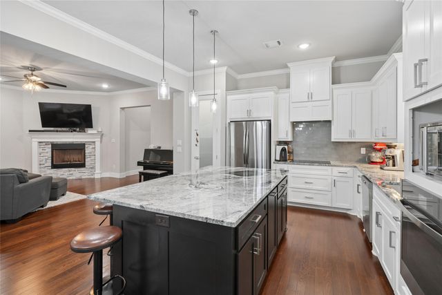 516 Woodland Drive, Azle, TX 76020