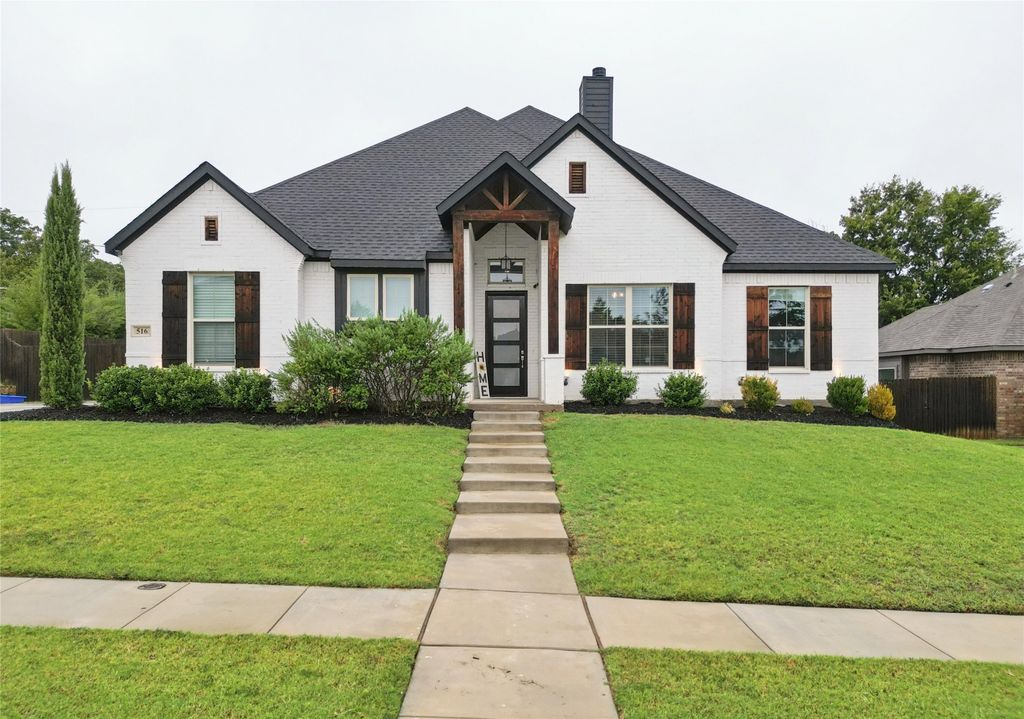 516 Woodland Drive, Azle, TX 76020