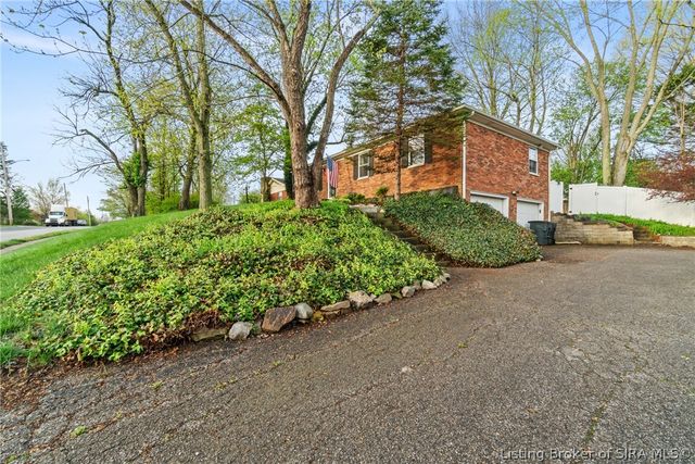 3403 Green Valley Road, New Albany, IN 47150