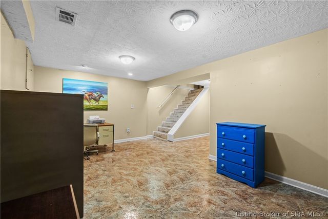 3403 Green Valley Road, New Albany, IN 47150