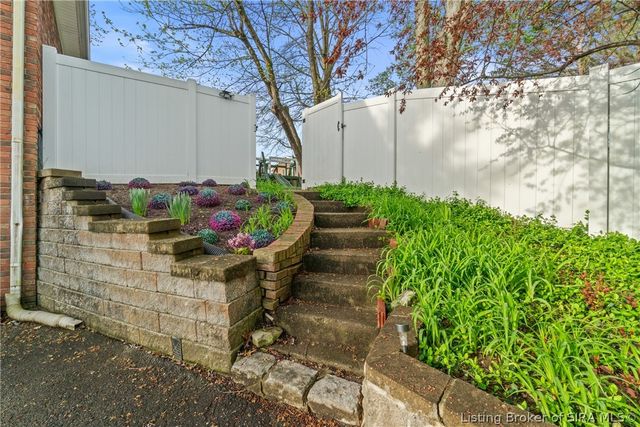 3403 Green Valley Road, New Albany, IN 47150