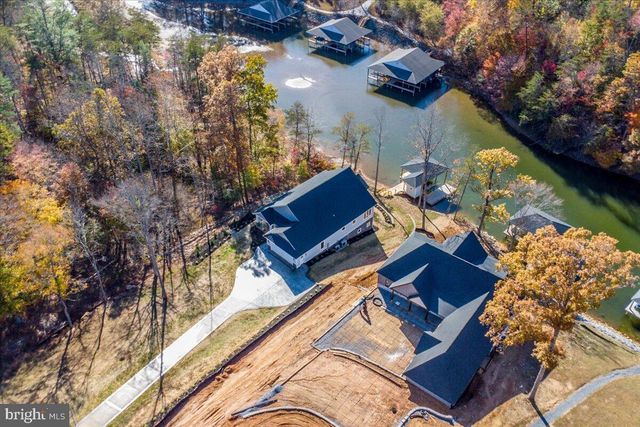 172 LAKEWATCH CIR, Moneta, VA 24121