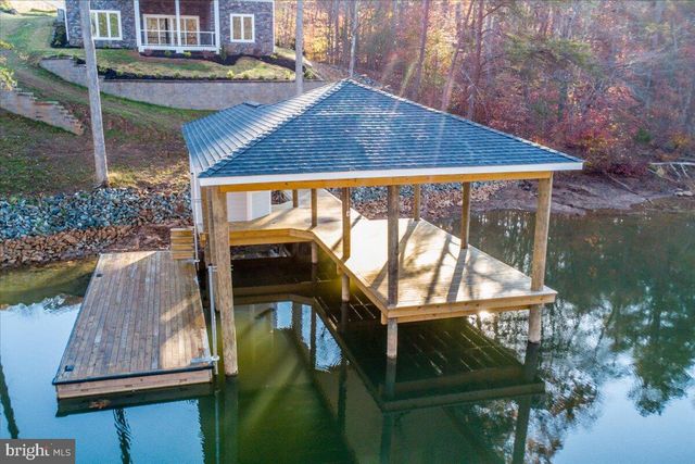 172 LAKEWATCH CIR, Moneta, VA 24121