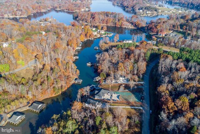 172 LAKEWATCH CIR, Moneta, VA 24121