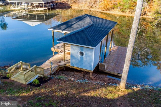 172 LAKEWATCH CIR, Moneta, VA 24121