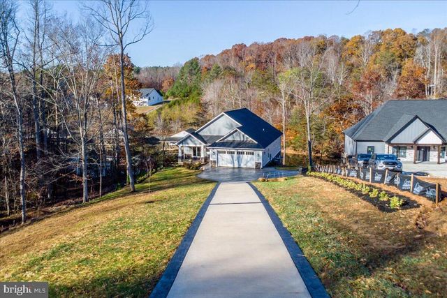172 LAKEWATCH CIR, Moneta, VA 24121