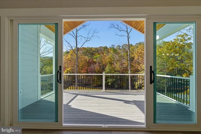 172 LAKEWATCH CIR, Moneta, VA 24121