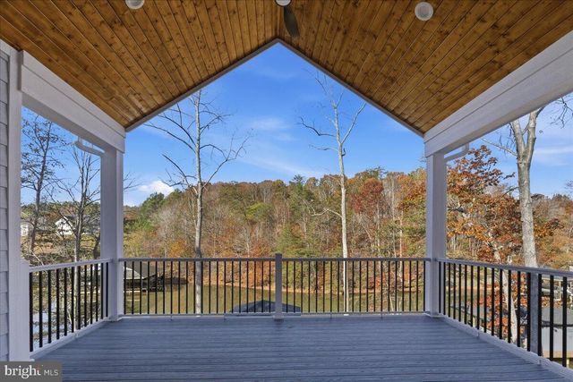 172 LAKEWATCH CIR, Moneta, VA 24121