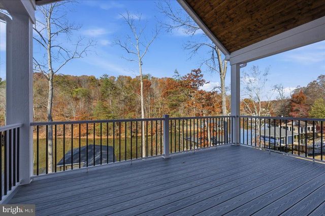 172 LAKEWATCH CIR, Moneta, VA 24121