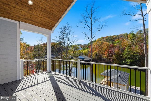 172 LAKEWATCH CIR, Moneta, VA 24121