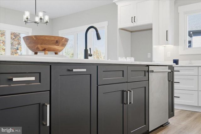 172 LAKEWATCH CIR, Moneta, VA 24121